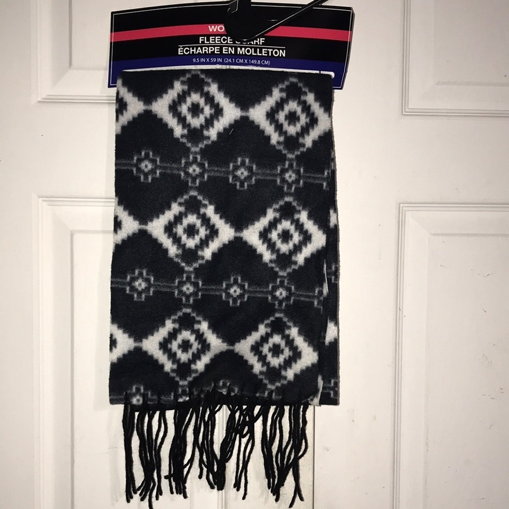 NIP Women’s Fleece Scarf